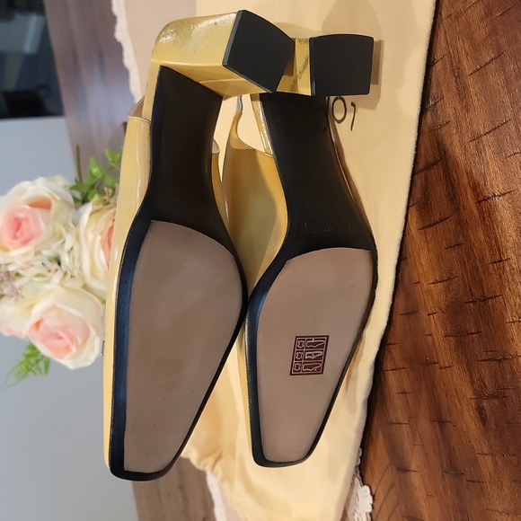 Authentic Louis Vuitton shoes - Picture 6 of 10